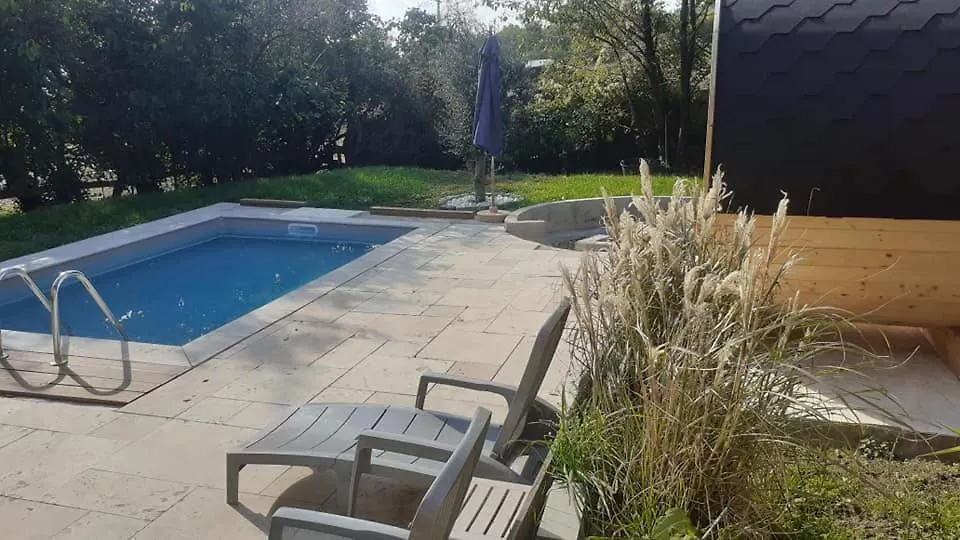 Bed & Breakfast 10 Mn A7 Chambre D Hotes Et Gites De Cozance Piscine, Mini Ferme Gratuit - Spa Et Sauna En Extra Sur Reservation Anjou France