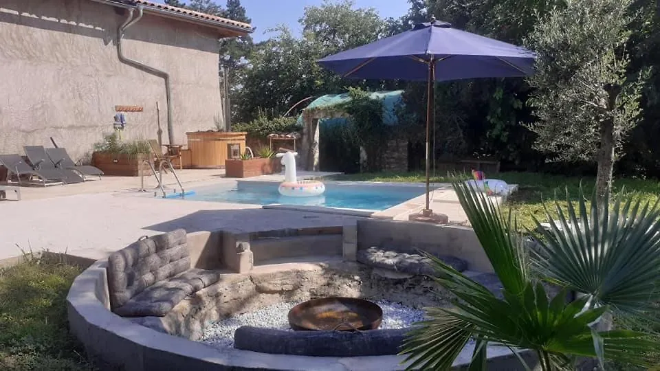 Bed & Breakfast 10 Mn A7 Chambre D Hotes Et Gites De Cozance Piscine, Mini Ferme Gratuit - Spa Et Sauna En Extra Sur Reservation Anjou France